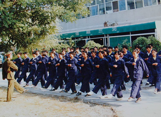 亚美在线（中国）有限公司官网员工积极参加军训活动